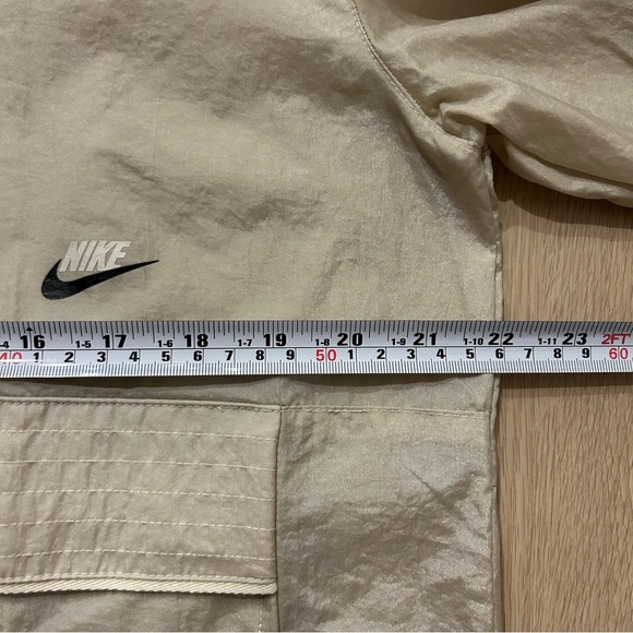 Nike Track Windbreaker Jacket Front Zip Pocket Cream Colour Size Small - Picture 8 of 9